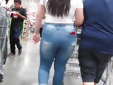 Gotta love a thick ass and legs wrapped in tight jeans 