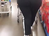 Black Donkey Thick Milf bussin out her joggers(2)