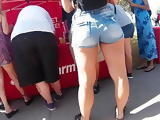 Pussy gap show off in denim shorts