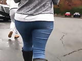 Sexy hot candid blonde milf in tight jeans